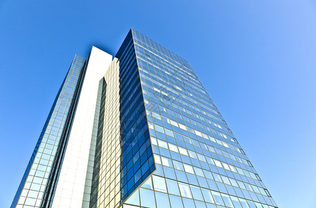现代摩天大楼的玻璃幕墙图片