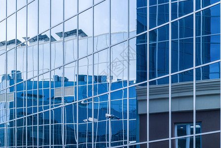 高科技风格的城市风景玻璃碎片和背景图片