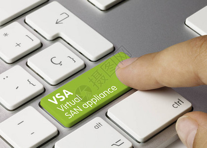 VSA虚拟SAN设备写在金属键盘的绿色键高清图片