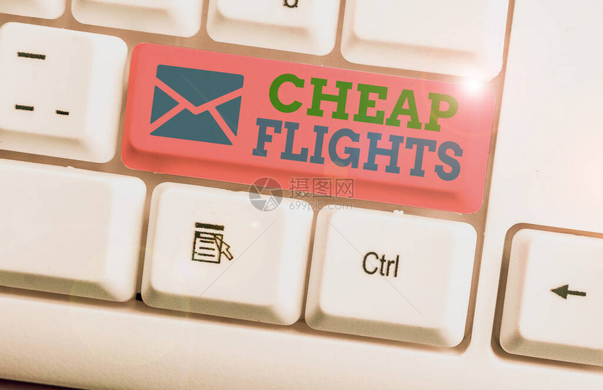 文字书写文本廉价航班展示花费很少或低于通常或预期机票价图片