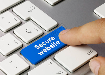 安全网站在金属键盘的蓝键上写成图片