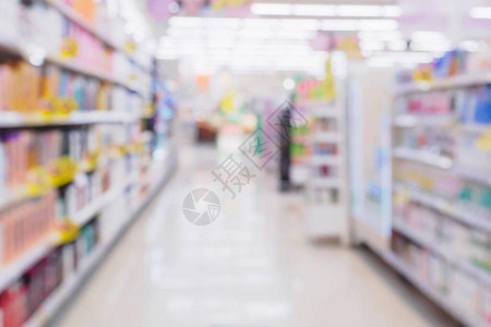 健康和美容产品架子背景模糊的抽象超市图片
