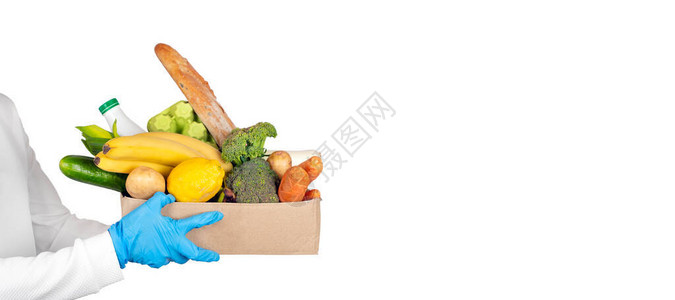 安全送餐或捐赠概念验尸官检疫期间的食品运送装有不同食品成分的盒子图片
