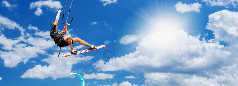 天空中的风筝冲浪者图片