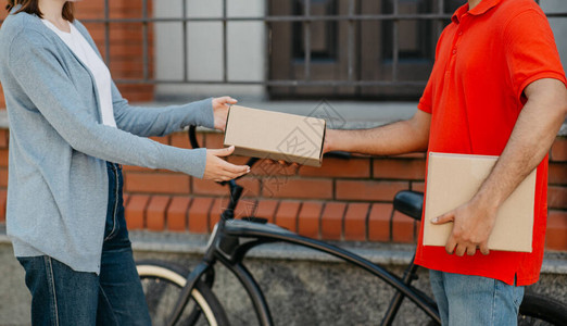 网上订购客户收到Bicikle的包裹图片