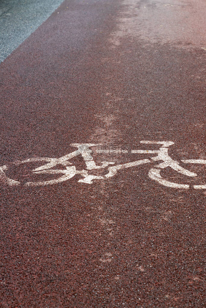 马路上自行车道的标志图片