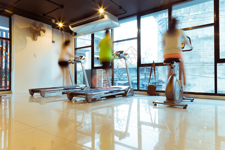 文摘模糊现代健身中心与人健身运动背景的图片