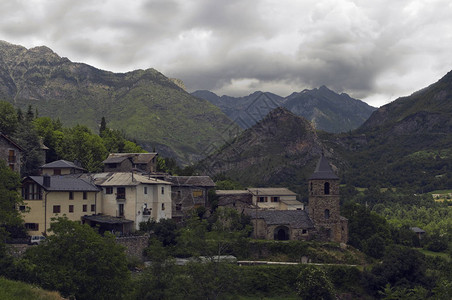 西班牙韦斯卡的比利牛斯村Vill图片