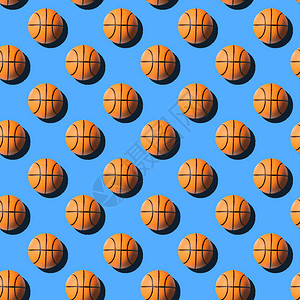 柔和的蓝色背景上的篮球无缝图案背景图片