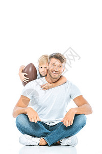 可爱的男孩抱着橄榄球拥抱快乐图片