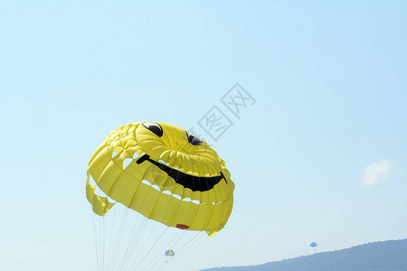 黄降落伞图片