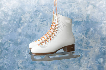 彩色背景上的溜冰鞋图片
