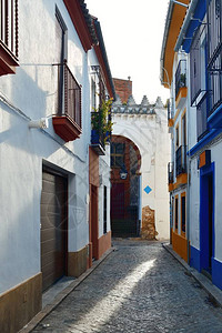 西班牙科尔多瓦老建筑的街景图片