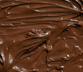带有波浪图案的熔融牛奶巧克力图片