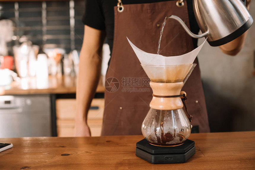 利用Chemex咖啡机制成倒咖啡的面图片