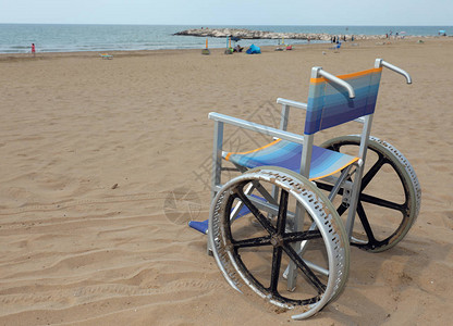 特别轮椅用铝合金制造大轮椅在海图片