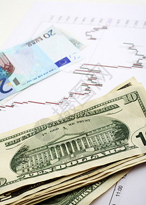 以美元和欧元纸币进行美元欧元前期市场交易的图片