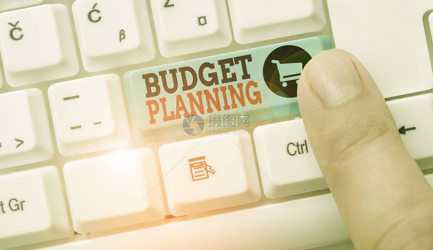 显示预算计划的概念手写构建预算然后利用它的图片
