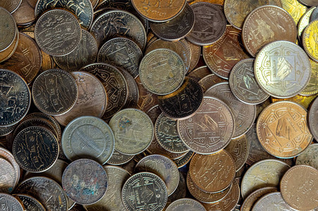 成堆的尼泊尔卢比硬币图片