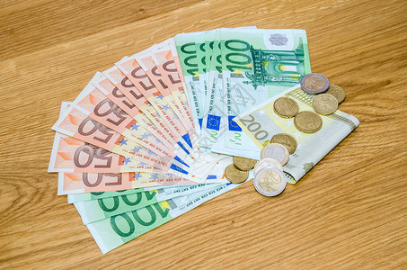 沃登纸币和硬币的不同欧元货币图片