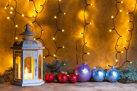 装饰圣诞树芭布和蜡烛灯挂壁底面有fir背景图片