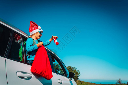 圣诞车旅行快乐可爱的小女婴喜图片