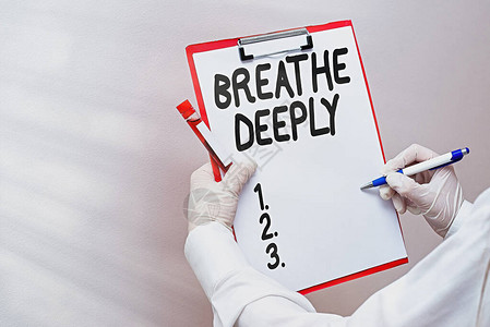 文字书写文本深呼吸展示将大量空气吸入肺部的商业照片充分吸气呼实验室血液测试样本显示用于医学背景图片