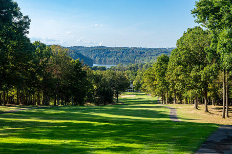 西弗吉尼亚州摩根镇热湖周围高尔夫球场图片