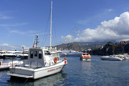 意大利海岸警卫队巡逻艇停靠在意大利欧洲Sor图片