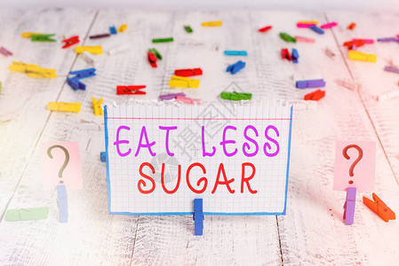 概念意味着减少糖摄入量和吃健康饮食丰富的食物碎纸片图片