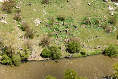 库拉河岸的古老建筑遗迹图片