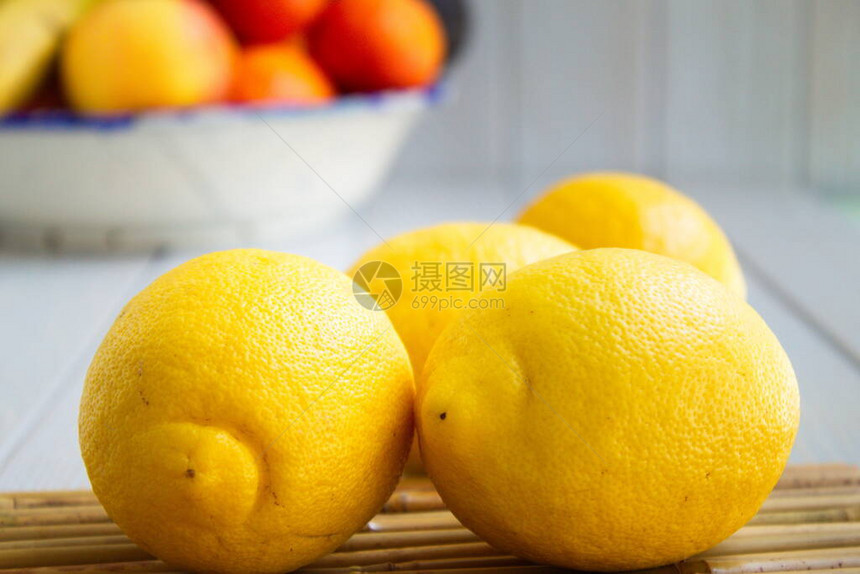 和美味的营养柠檬为新鲜图片