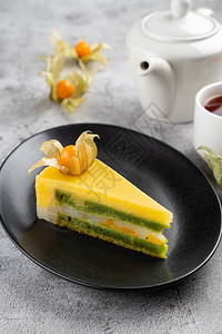 热带芒果托尔特生日蛋糕配芒果蛋奶图片