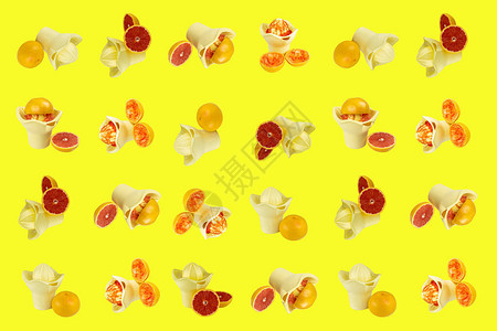 一群手工制作的果汁罐头黄色背景的天图片