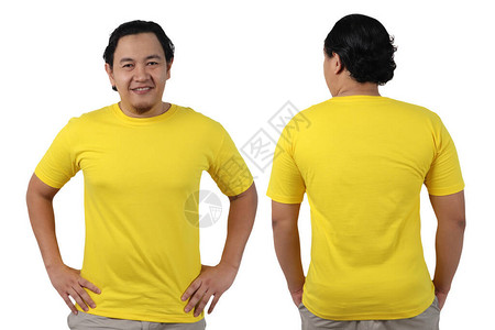在白色上隔离男模特穿纯黄色衬衫样机T恤设计模板用于打印的图片