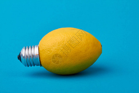 柠檬灯泡发电的概念图图片