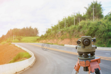 道路施工现场道路施工测量仪设备用经纬仪图片