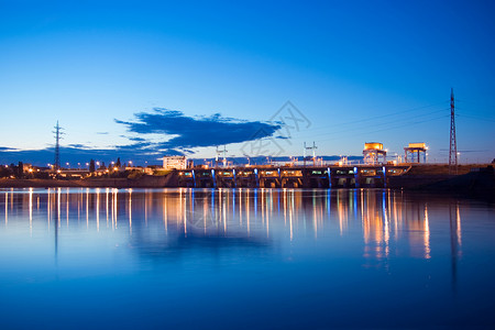 乌克兰基辅Dniper河的夜图片