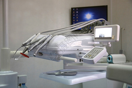 牙医诊所的口腔科仪器图片