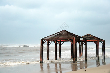 暴风雨后在BatYam图片