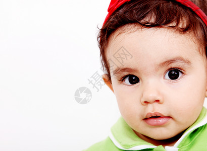 白色背景的美丽婴儿面孔有插入文字图片