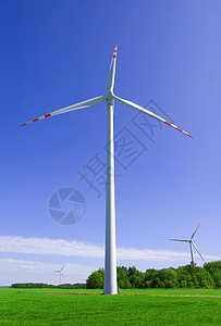 风车概念图在绿色领域的风车反对蓝天图片