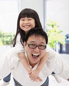 快乐的亚洲家庭图片