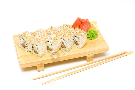 寿司配芥末和生姜白色隔离图片