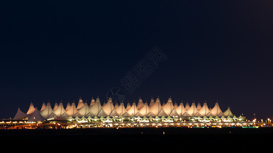 晚上的丹佛国际机场图片