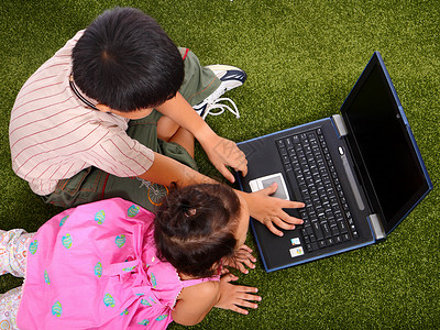 网路浏览两个孩子在外图片
