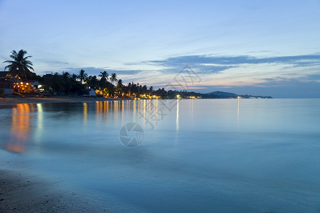 泰国苏梅岛夜晚美丽的海滩图片