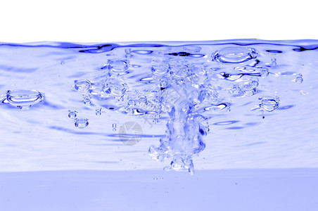 水线中有气泡的蓝色水图片