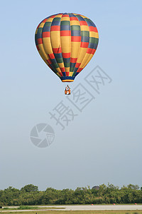 彩色气球起飞背景图片
