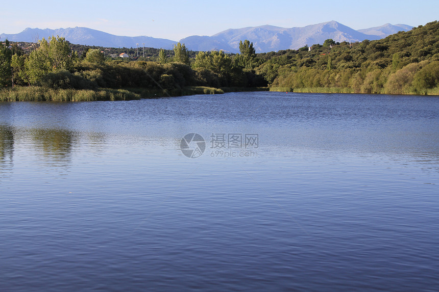 黄昏蓝湖图片